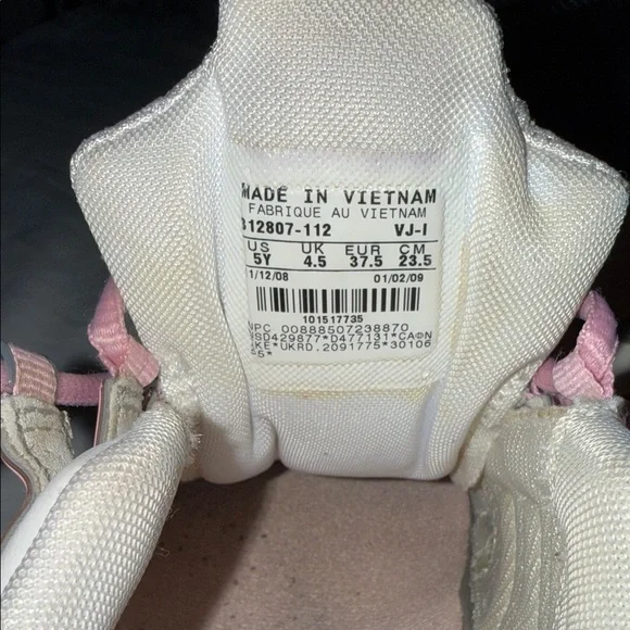 Nike Shox Women's Pink and Silver Athletic Shoes - Picture 11 of 12